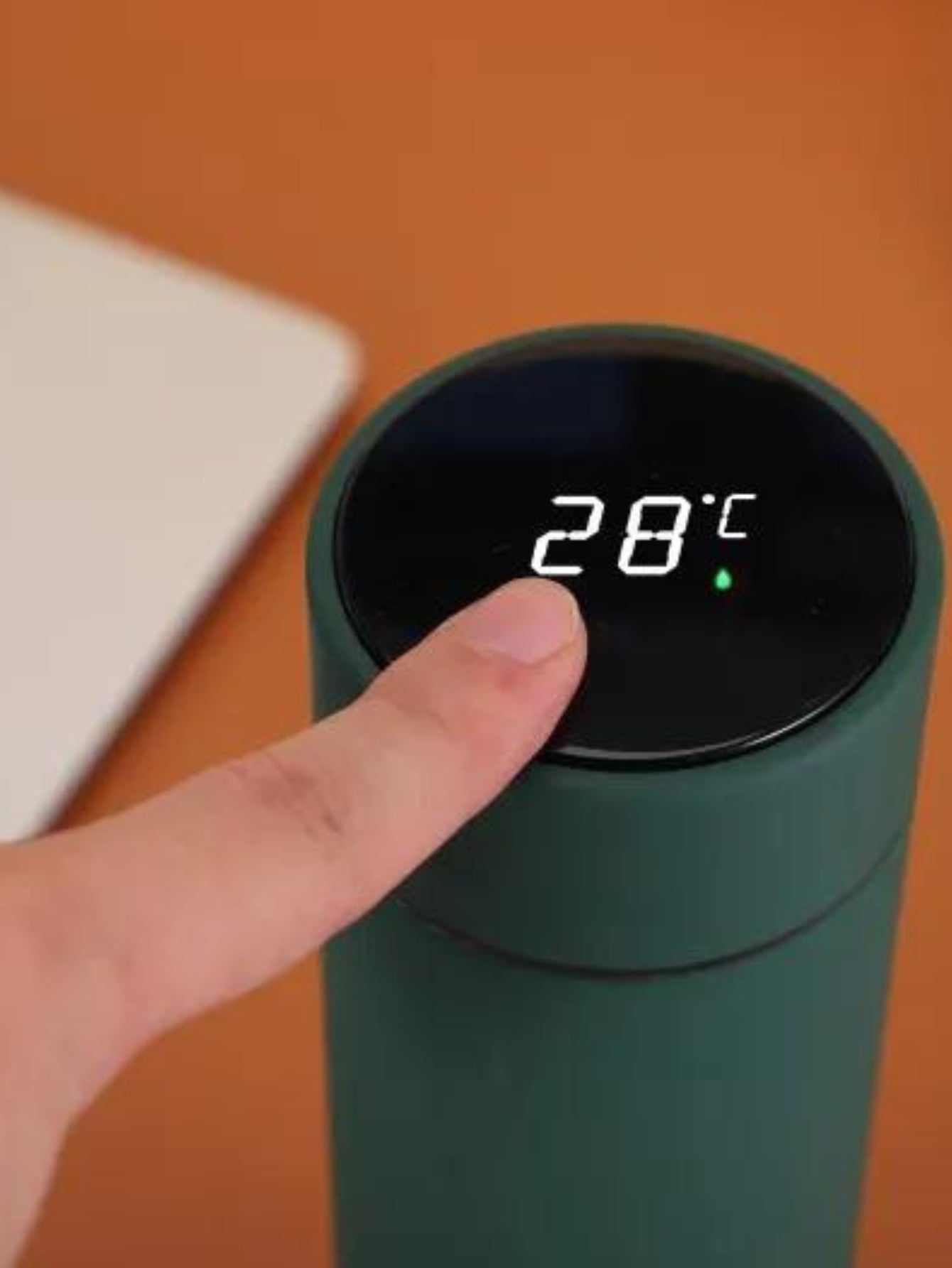Product Title:Smart Cup with LED Display
Color:Dark Green,Light Green,Pink,Silver

Material:Glass
Main Feature:Temperature display with smart cup

Target User:  Gadget Enthusiasts

Optional Keyword:electronic coffee mug
